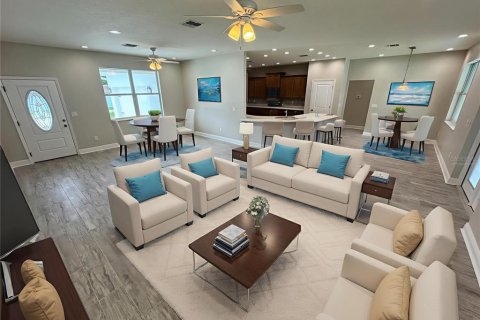 House in Dade City, Florida 4 bedrooms, 211.82 sq.m. № 1824762 - photo 3