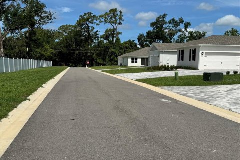 House in Dade City, Florida 4 bedrooms, 211.82 sq.m. № 1824762 - photo 10