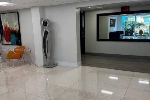 Condo in Hollywood, Florida, 2 bedrooms № 1959819 - photo 2