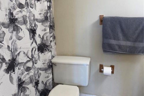 Condo in Hollywood, Florida, 2 bedrooms № 1959819 - photo 18