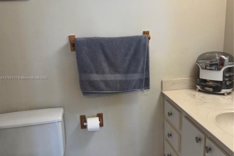 Condo in Hollywood, Florida, 2 bedrooms № 1959819 - photo 19