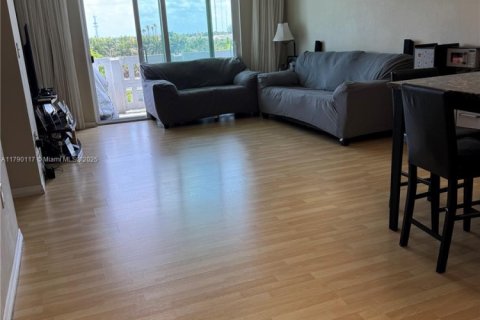 Condo in Hollywood, Florida, 2 bedrooms № 1959819 - photo 7