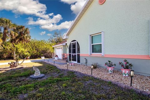 House in Port Charlotte, Florida 3 bedrooms, 115.38 sq.m. № 1584562 - photo 6