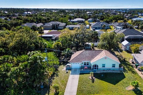 House in Port Charlotte, Florida 3 bedrooms, 115.38 sq.m. № 1584562 - photo 2