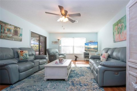 House in Port Charlotte, Florida 3 bedrooms, 115.38 sq.m. № 1584562 - photo 18
