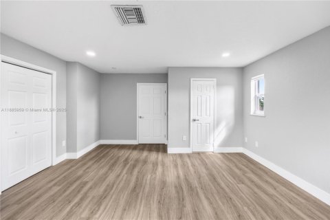 Casa en venta en Lauderhill, Florida, 3 dormitorios, 169.27 m2 № 1933927 - foto 9