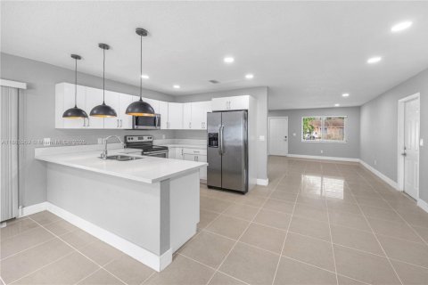 Casa en venta en Lauderhill, Florida, 3 dormitorios, 169.27 m2 № 1933927 - foto 25