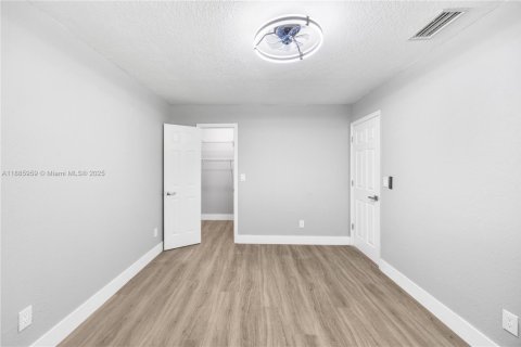 Casa en venta en Lauderhill, Florida, 3 dormitorios, 169.27 m2 № 1933927 - foto 11