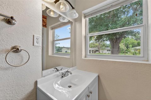 House in Saint Petersburg, Florida 3 bedrooms, 121.14 sq.m. № 1838080 - photo 25