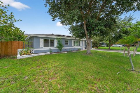 House in Saint Petersburg, Florida 3 bedrooms, 121.14 sq.m. № 1838080 - photo 2