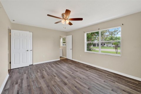 House in Saint Petersburg, Florida 3 bedrooms, 121.14 sq.m. № 1838080 - photo 22