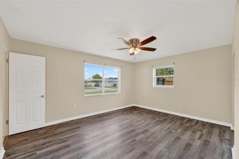 House in Saint Petersburg, Florida 3 bedrooms, 121.14 sq.m. № 1838080 - photo 21