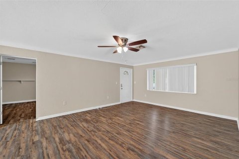House in Saint Petersburg, Florida 3 bedrooms, 121.14 sq.m. № 1838080 - photo 5