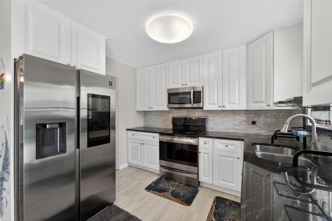 House in Saint Petersburg, Florida 3 bedrooms, 121.14 sq.m. № 1838080 - photo 9