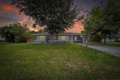 House in Saint Petersburg, Florida 3 bedrooms, 121.14 sq.m. № 1838080 - photo 1