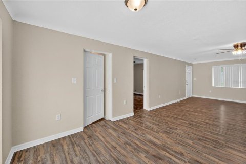 House in Saint Petersburg, Florida 3 bedrooms, 121.14 sq.m. № 1838080 - photo 15