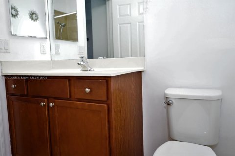 Townhouse in Hialeah, Florida 4 bedrooms, 172.98 sq.m. № 1748611 - photo 23