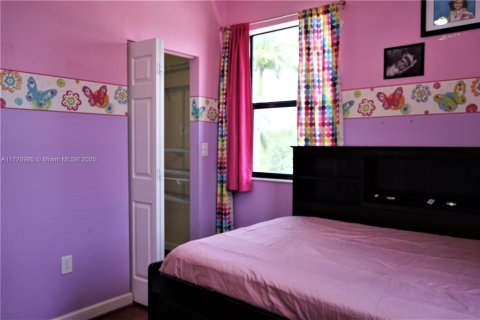 Townhouse in Hialeah, Florida 4 bedrooms, 172.98 sq.m. № 1748611 - photo 20