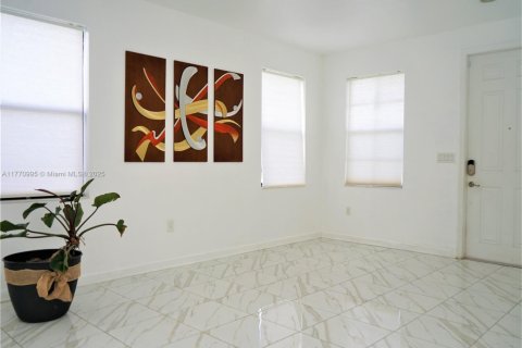 Townhouse in Hialeah, Florida 4 bedrooms, 172.98 sq.m. № 1748611 - photo 4