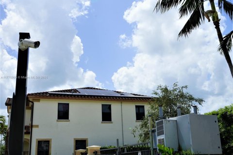 Townhouse in Hialeah, Florida 4 bedrooms, 172.98 sq.m. № 1748611 - photo 3