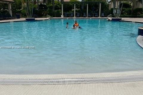 Townhouse in Hialeah, Florida 4 bedrooms, 172.98 sq.m. № 1748611 - photo 25