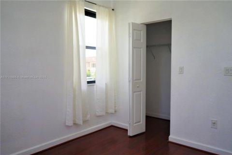 Townhouse in Hialeah, Florida 4 bedrooms, 172.98 sq.m. № 1748611 - photo 21