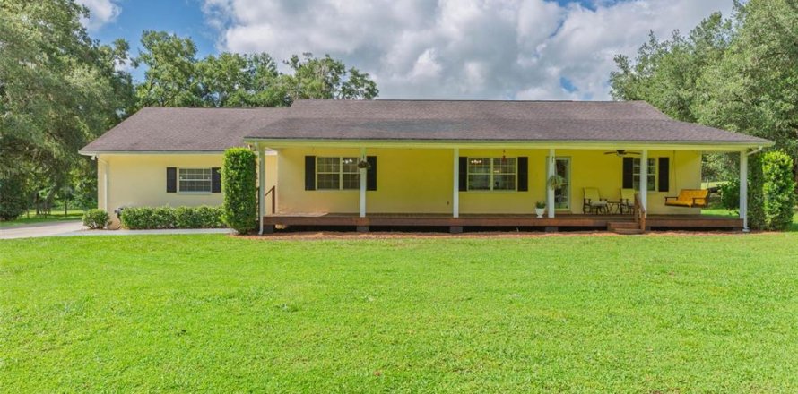 House in Dade City, Florida 3 bedrooms, 172.43 sq.m. № 1837397
