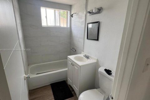 Apartamento en alquiler en Miami, Florida, 1 dormitorio, 346.62 m2 № 1954411 - foto 5