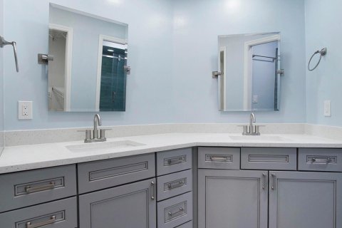 Condo in Stuart, Florida, 2 bedrooms № 2084167 - photo 7