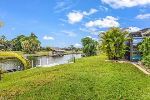 House in Cape Coral, Florida 3 bedrooms, 155.98 sq.m. № 2394452 - photo 30