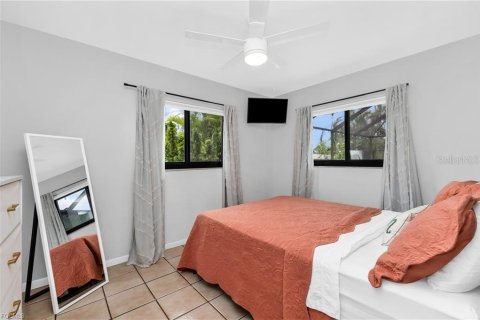 House in Cape Coral, Florida 3 bedrooms, 155.98 sq.m. № 2394452 - photo 22