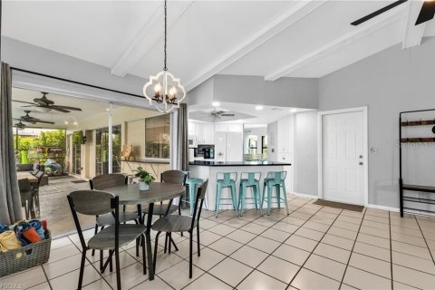 House in Cape Coral, Florida 3 bedrooms, 155.98 sq.m. № 2394452 - photo 11