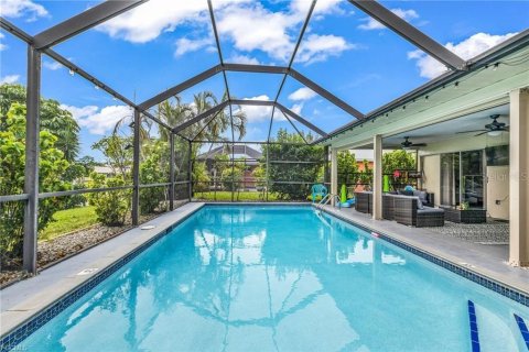 House in Cape Coral, Florida 3 bedrooms, 155.98 sq.m. № 2394452 - photo 28
