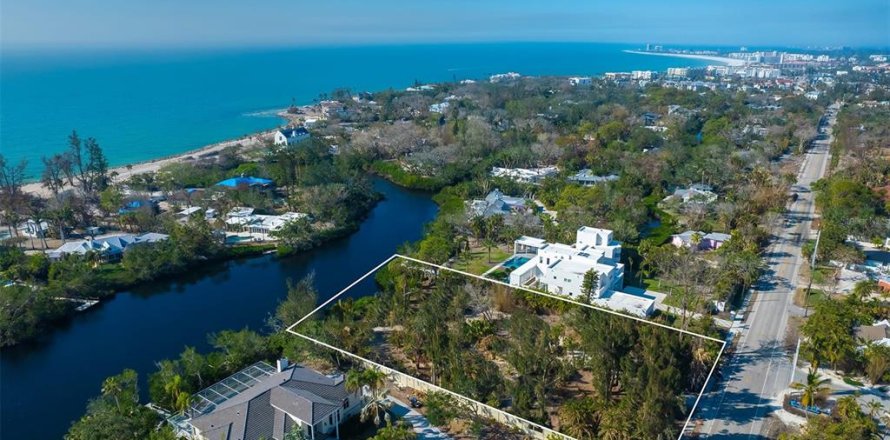 Land in Sarasota, Florida 2 bedrooms, 229.75 sq.m. № 1733130