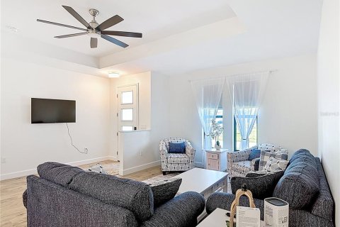 Villa ou maison à louer à North Port, Floride: 2 chambres, 144.56 m2 № 2131836 - photo 6