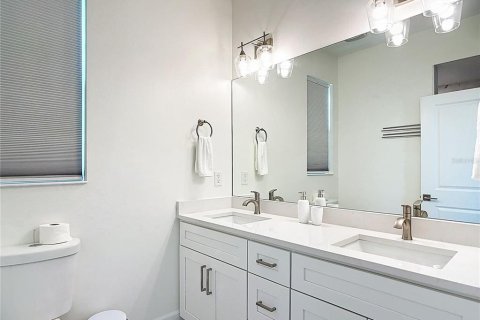 Villa ou maison à louer à North Port, Floride: 2 chambres, 144.56 m2 № 2131836 - photo 10
