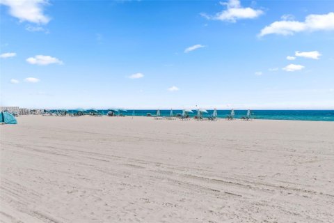 Купить кондоминиум в Майами-Бич, Флорида 2 спальни, 152.82м2, № 2023724 - фото 3