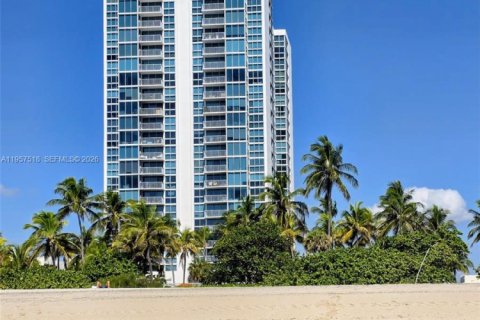 Кондоминиум с 2 спальнями в Майами-Бич, Флорида № 2023724