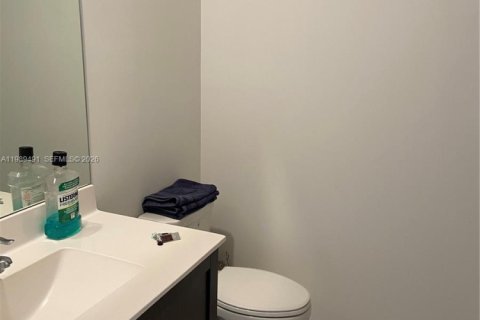 Снять в аренду таунхаус в Майами, Флорида 4 спальни, 178.37м2, № 2051567 - фото 17