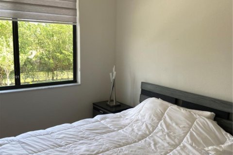 Снять в аренду таунхаус в Майами, Флорида 4 спальни, 178.37м2, № 2051567 - фото 14