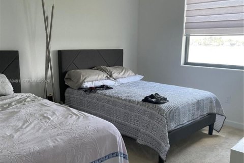 Снять в аренду таунхаус в Майами, Флорида 4 спальни, 178.37м2, № 2051567 - фото 9