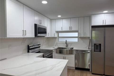 Copropriété à louer à Key Biscayne, Floride: 2 chambres, 115.38 m2 № 1981843 - photo 9