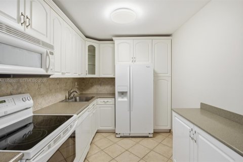 Condominio en venta en Aventura, Florida, 2 dormitorios, 101.45 m2 № 2008262 - foto 10