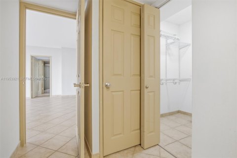 Condominio en venta en Aventura, Florida, 2 dormitorios, 101.45 m2 № 2008262 - foto 20