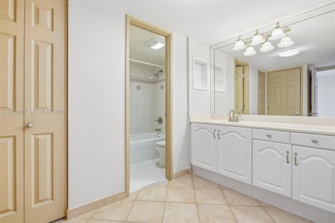 Condominio en venta en Aventura, Florida, 2 dormitorios, 101.45 m2 № 2008262 - foto 18