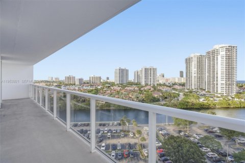 Condominio en venta en Aventura, Florida, 2 dormitorios, 101.45 m2 № 2008262 - foto 2