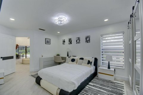 House in Wellington, Florida 5 bedrooms, 297.29 sq.m. № 2177032 - photo 26