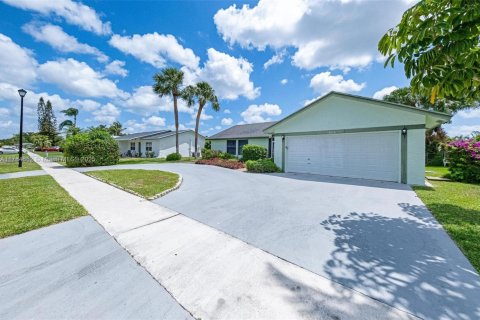 House in Boca Raton, Florida 4 bedrooms, 142.05 sq.m. № 1665027 - photo 5