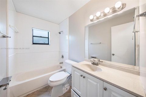 House in Boca Raton, Florida 4 bedrooms, 142.05 sq.m. № 1665027 - photo 28