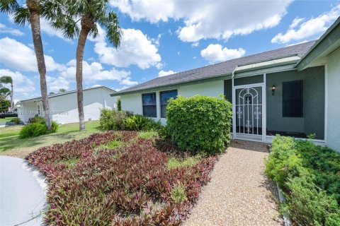 House in Boca Raton, Florida 4 bedrooms, 142.05 sq.m. № 1665027 - photo 10